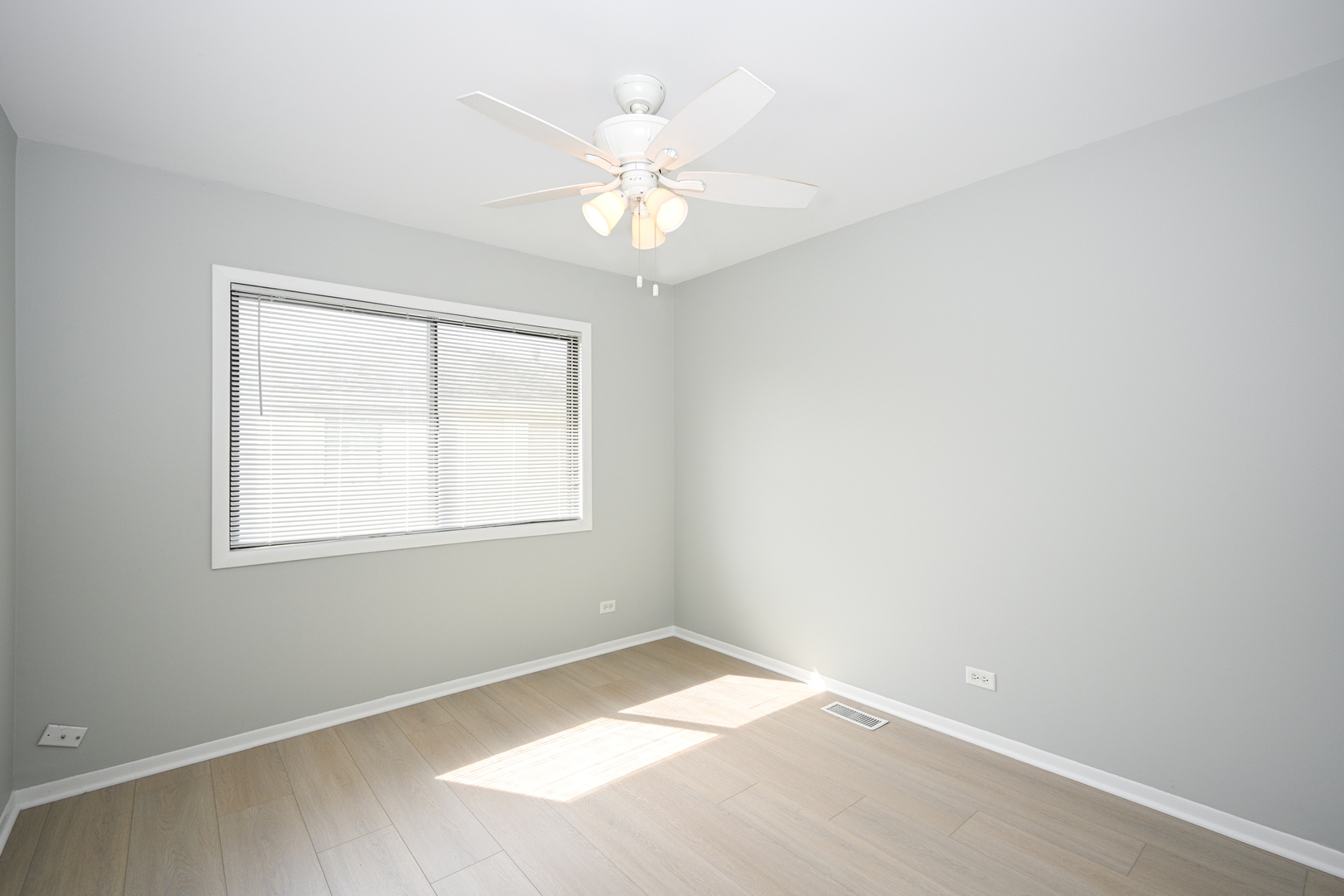 2S723 Winchester Circle Unit: 4