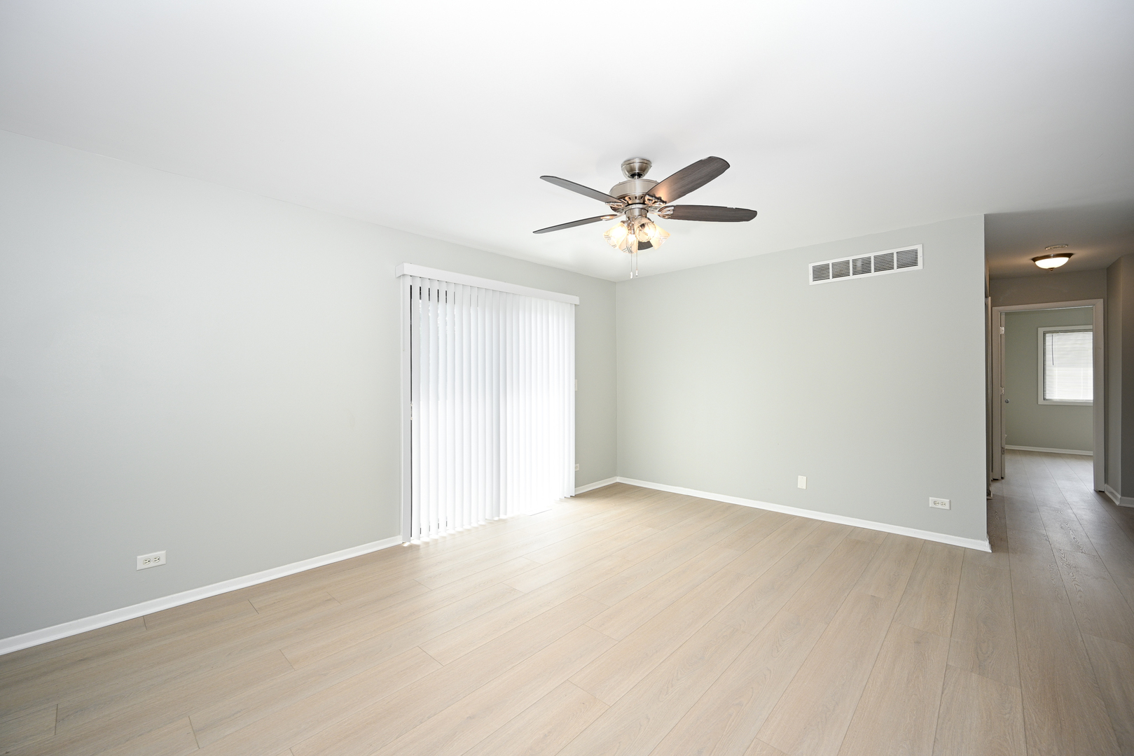 2S723 Winchester Circle Unit: 4