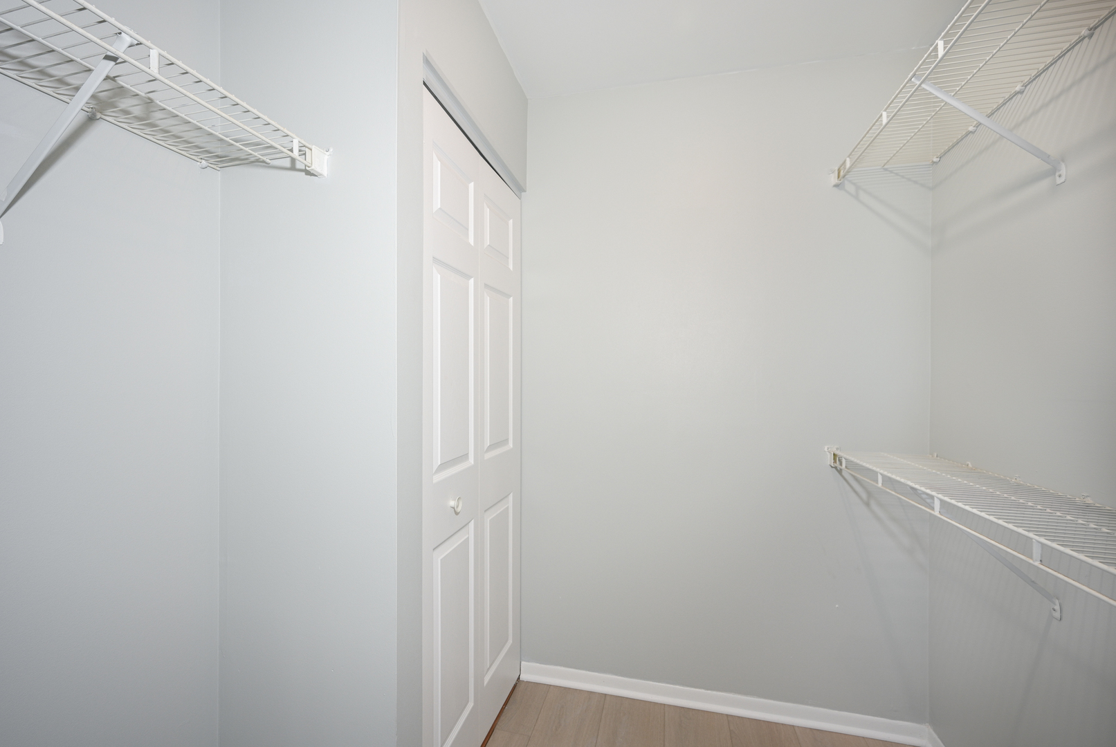 2S723 Winchester Circle Unit: 4