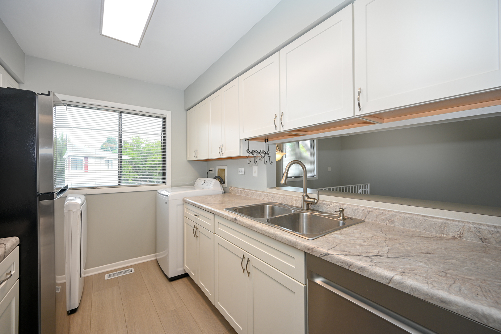 2S723 Winchester Circle Unit: 4