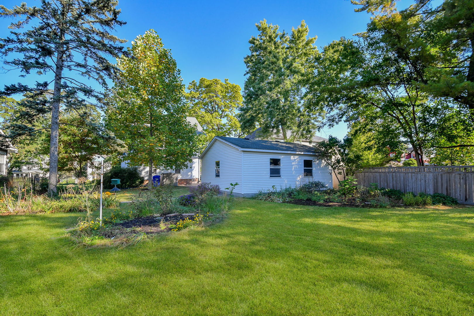 414 E Indiana Street