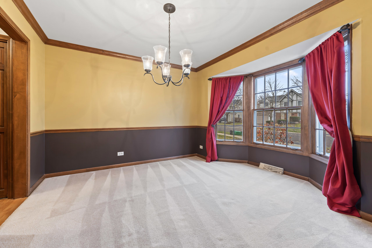 27W154 Chartwell Drive