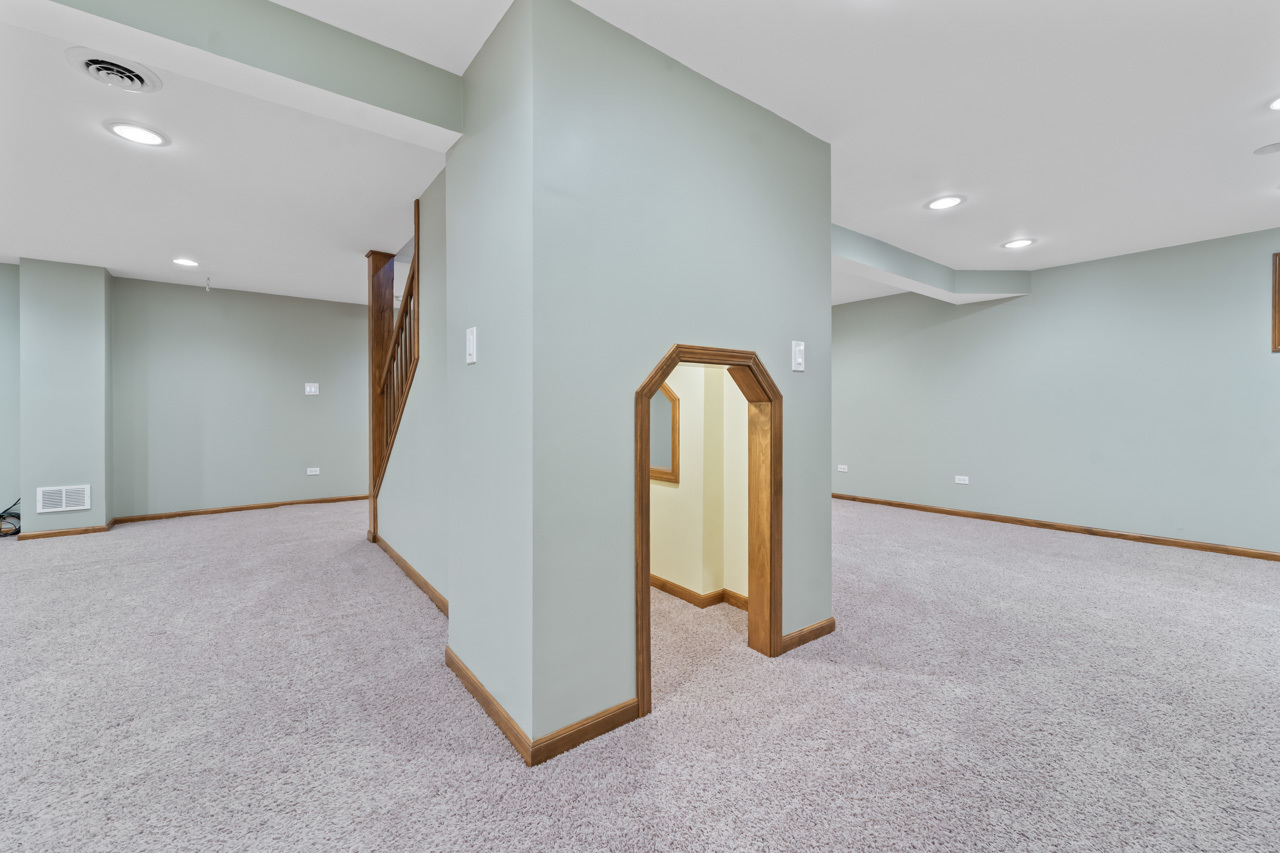 27W154 Chartwell Drive