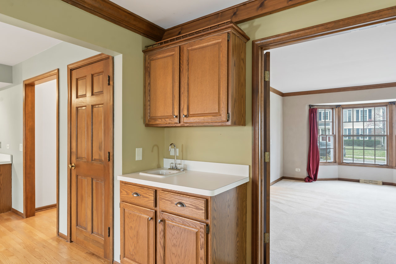 27W154 Chartwell Drive