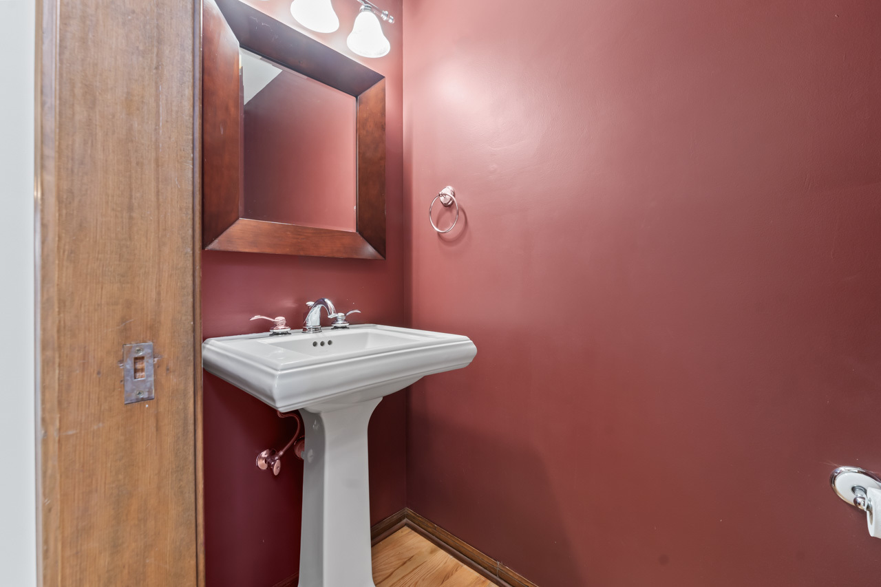 27W154 Chartwell Drive