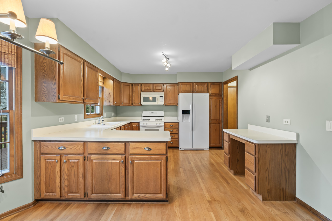 27W154 Chartwell Drive