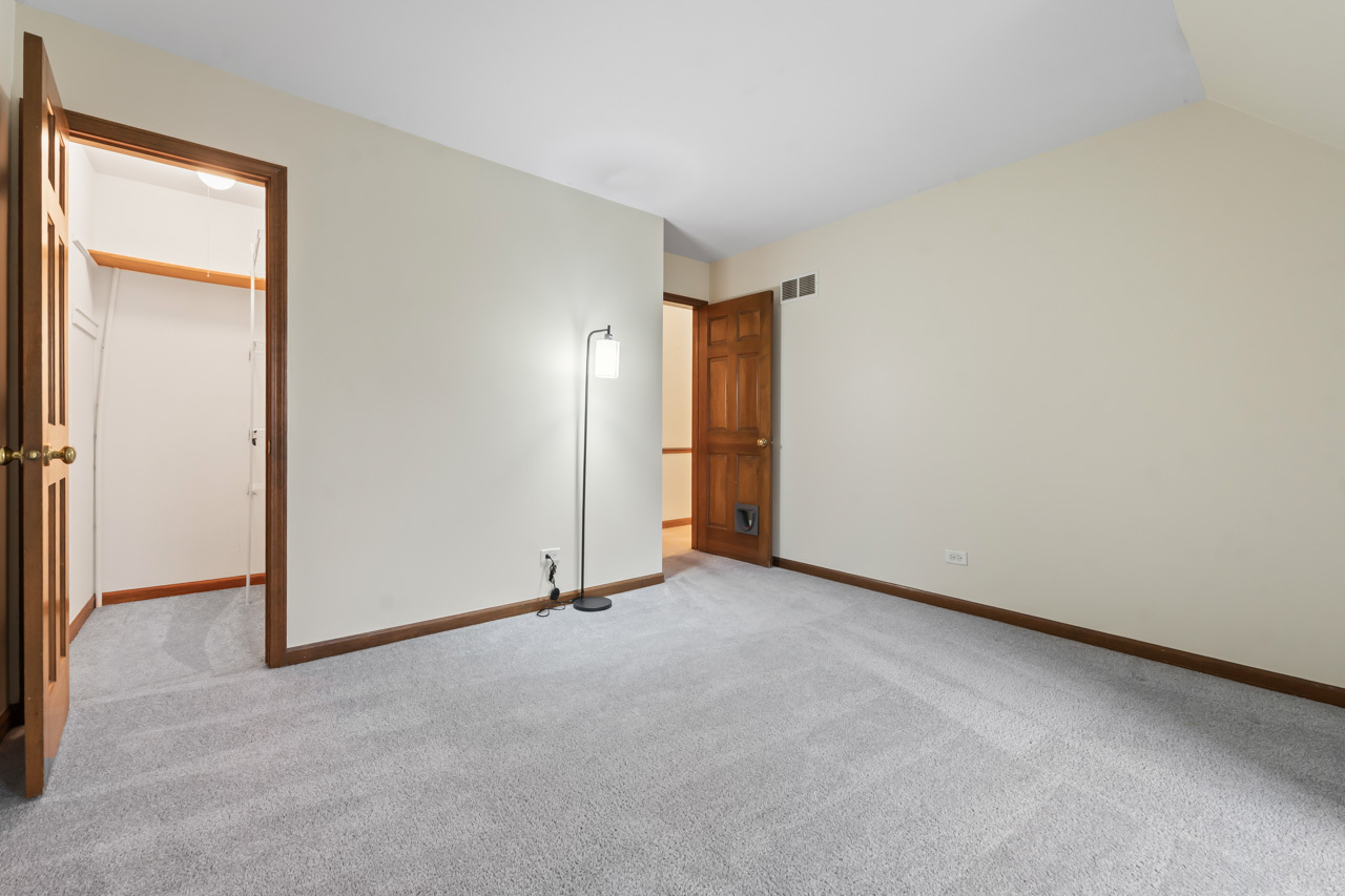 27W154 Chartwell Drive