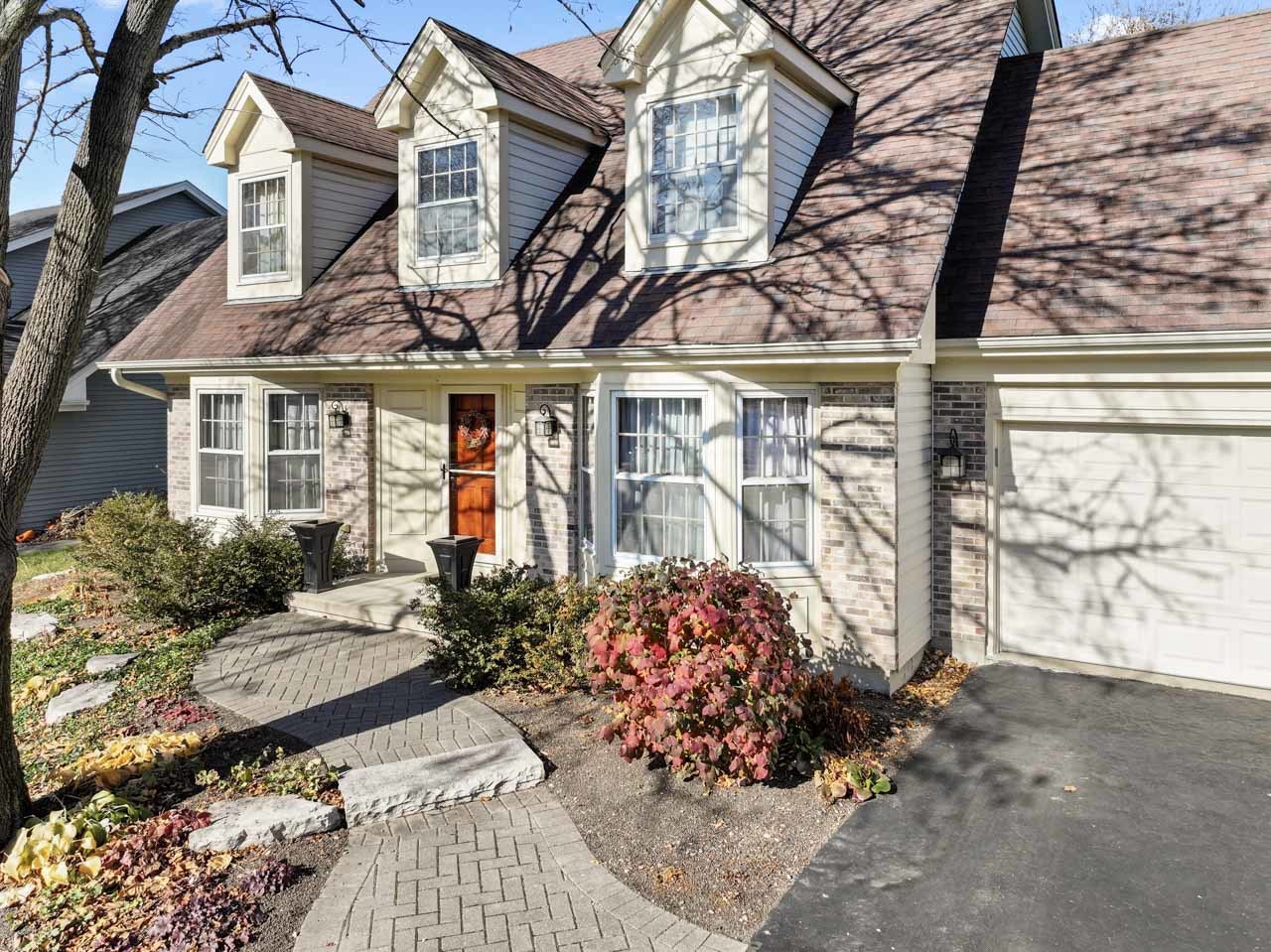 27W154 Chartwell Drive