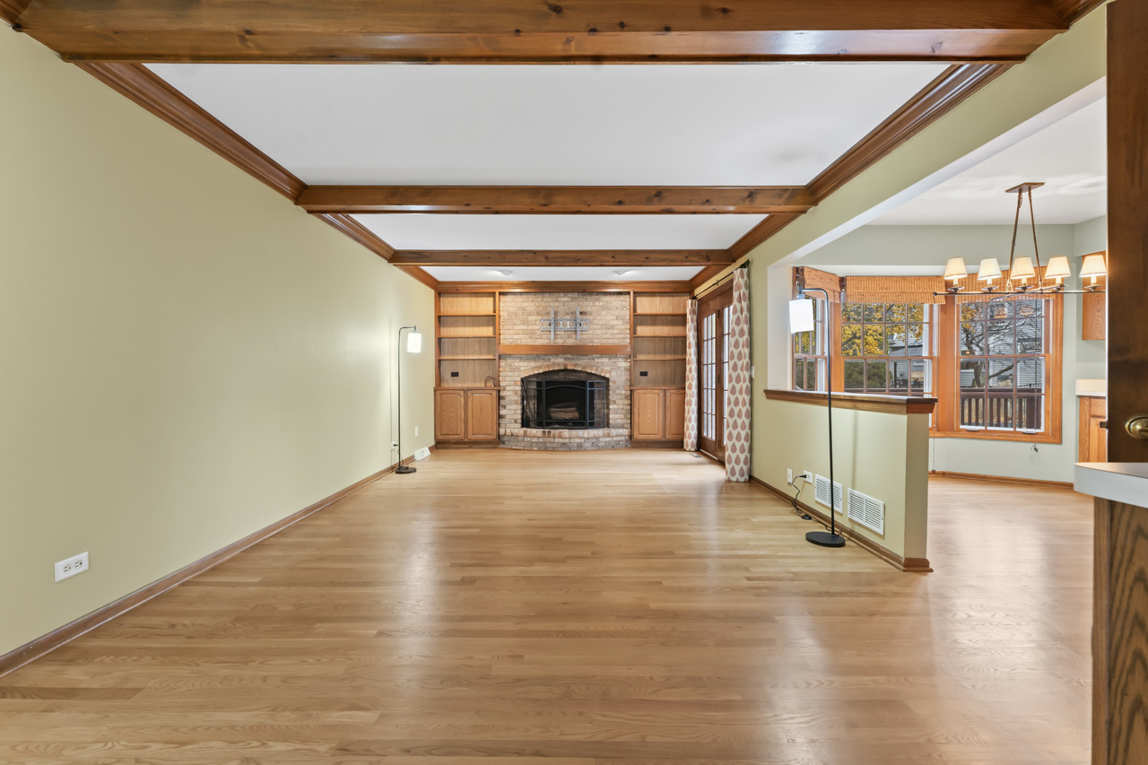 27W154 Chartwell Drive