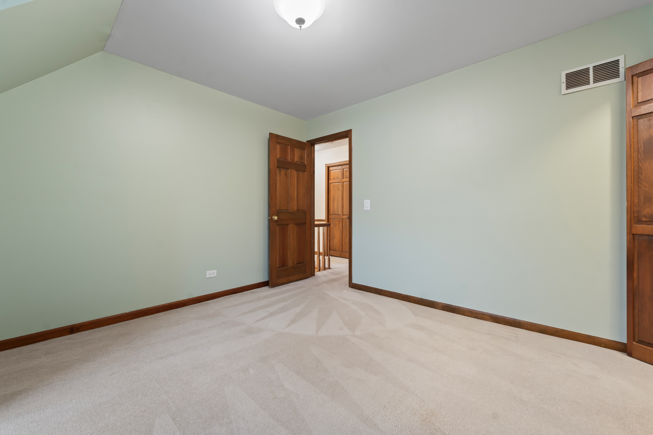 27W154 Chartwell Drive