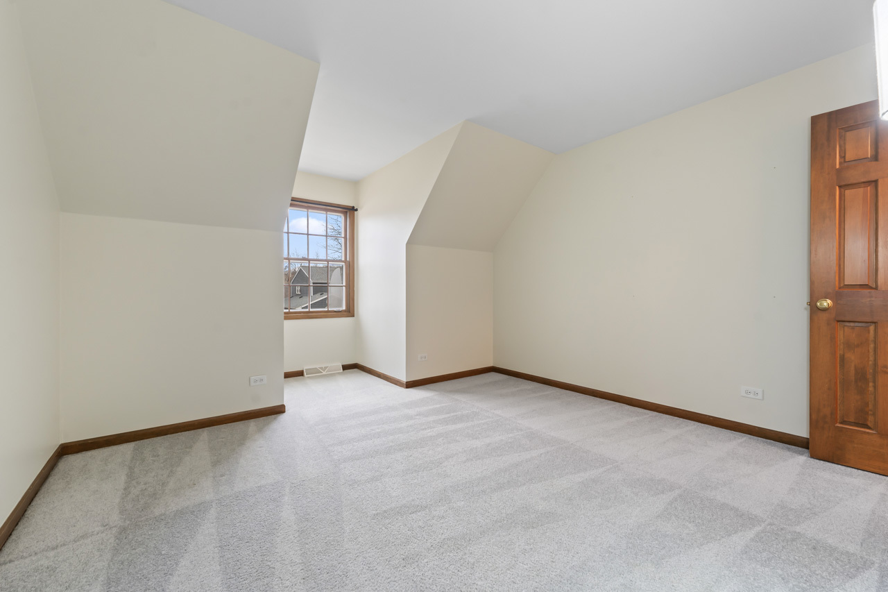 27W154 Chartwell Drive