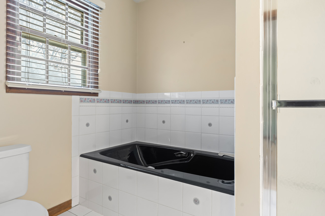 27W154 Chartwell Drive