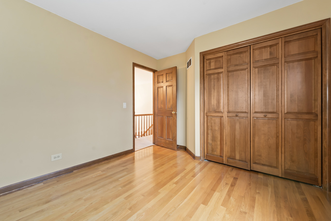 27W154 Chartwell Drive