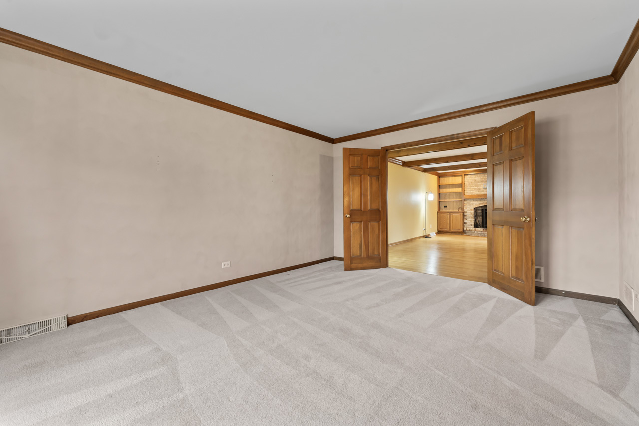 27W154 Chartwell Drive