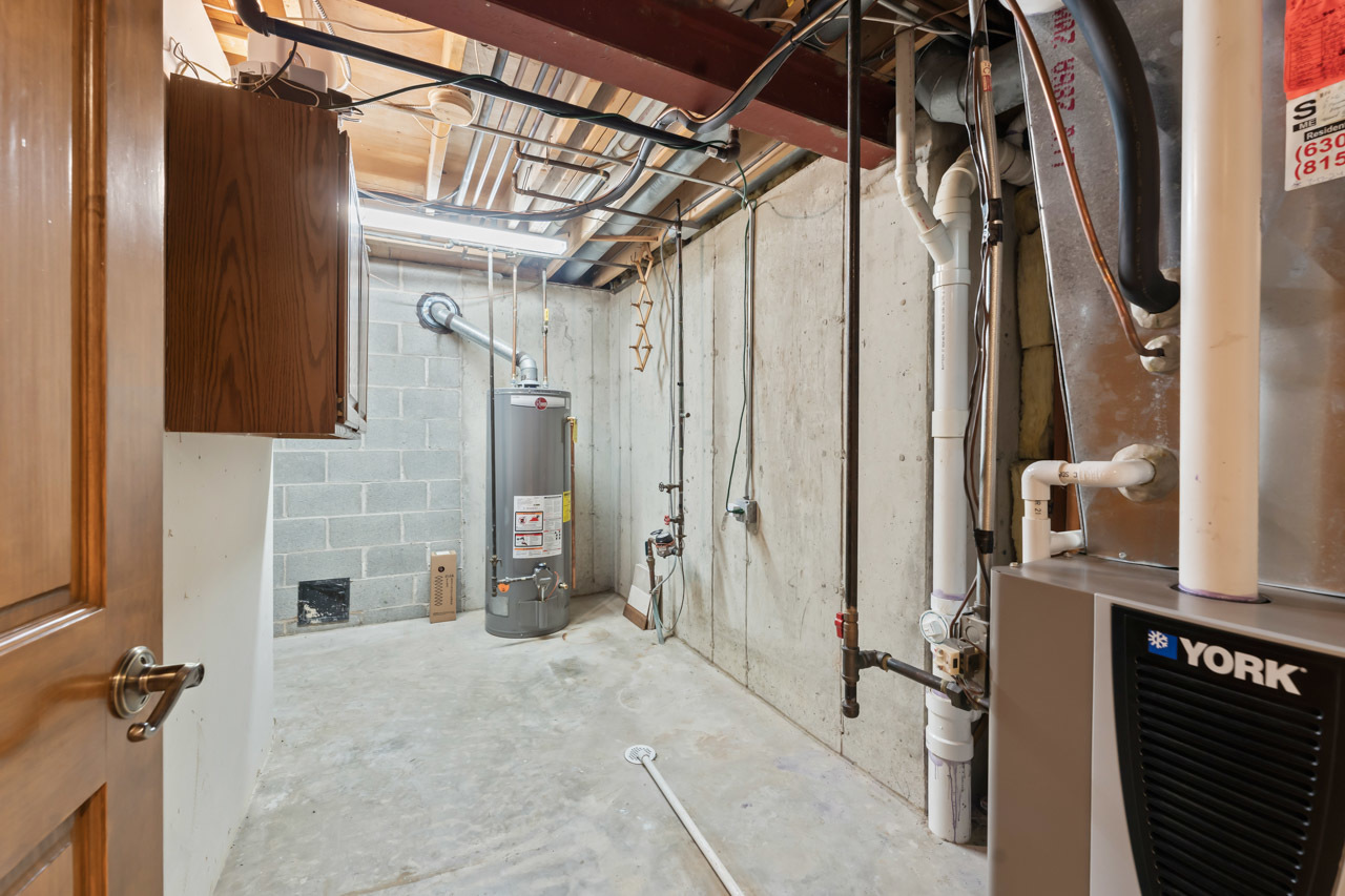 27W154 Chartwell Drive