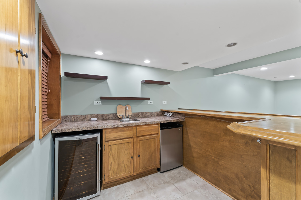 27W154 Chartwell Drive