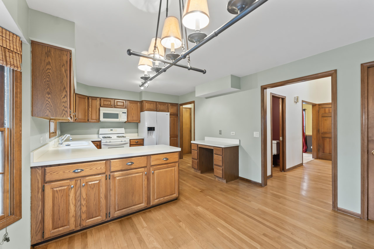 27W154 Chartwell Drive