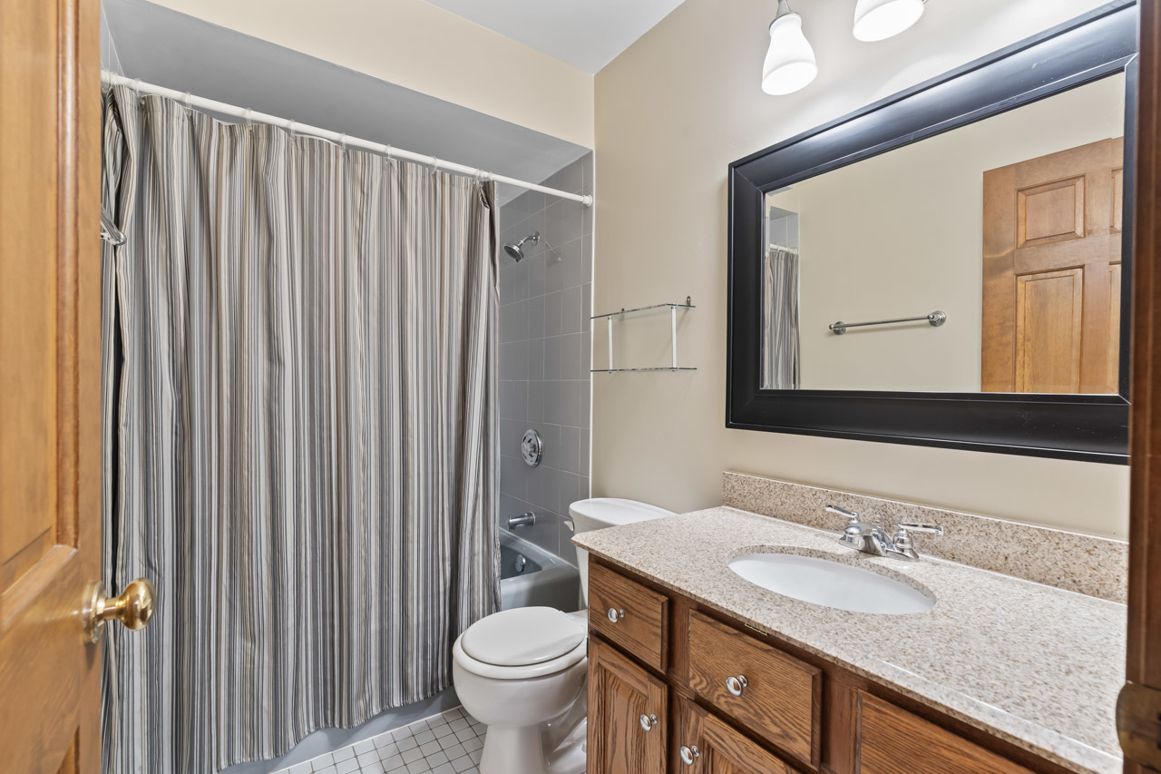 27W154 Chartwell Drive