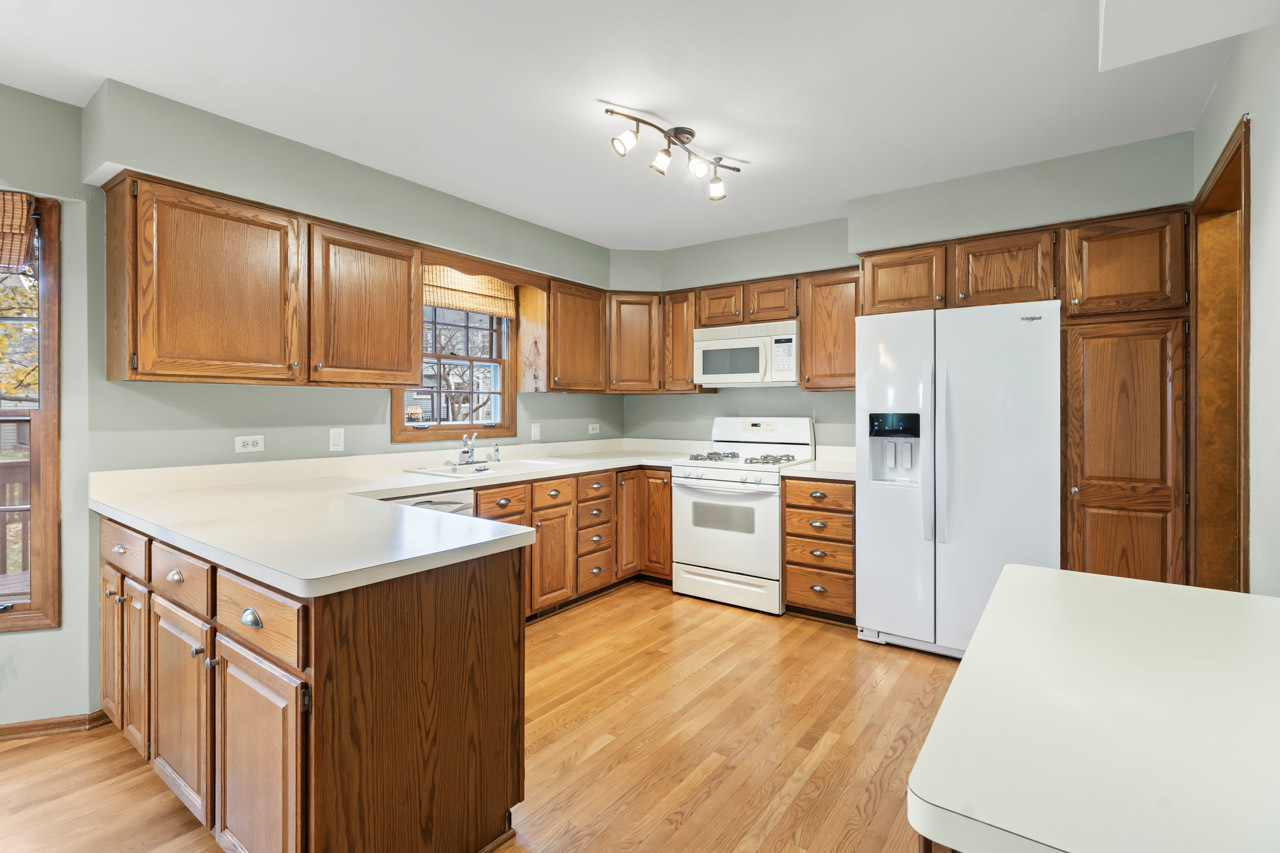 27W154 Chartwell Drive