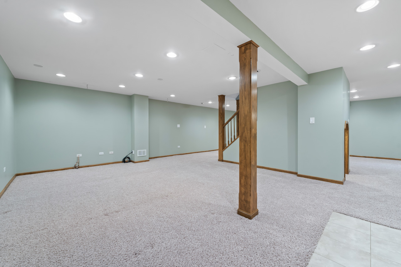 27W154 Chartwell Drive