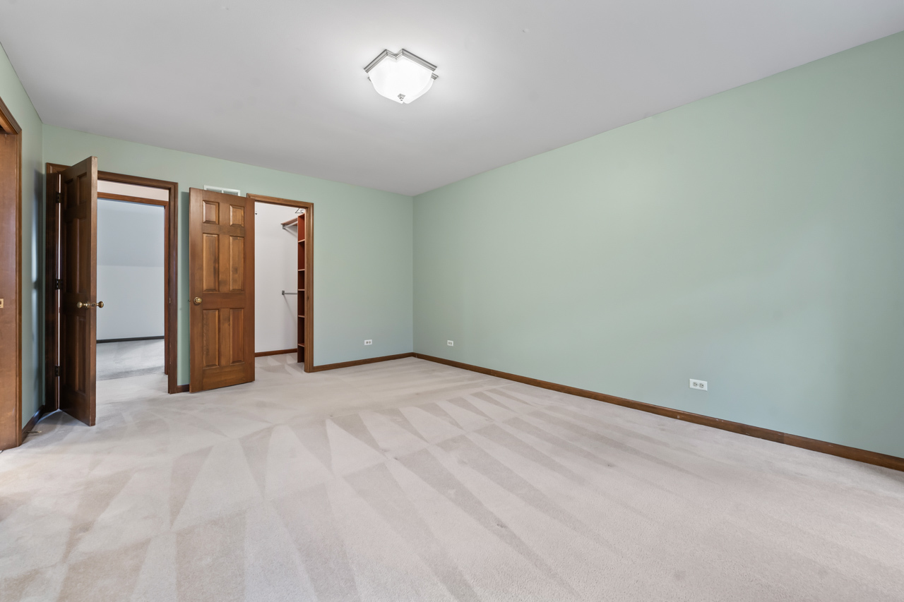 27W154 Chartwell Drive