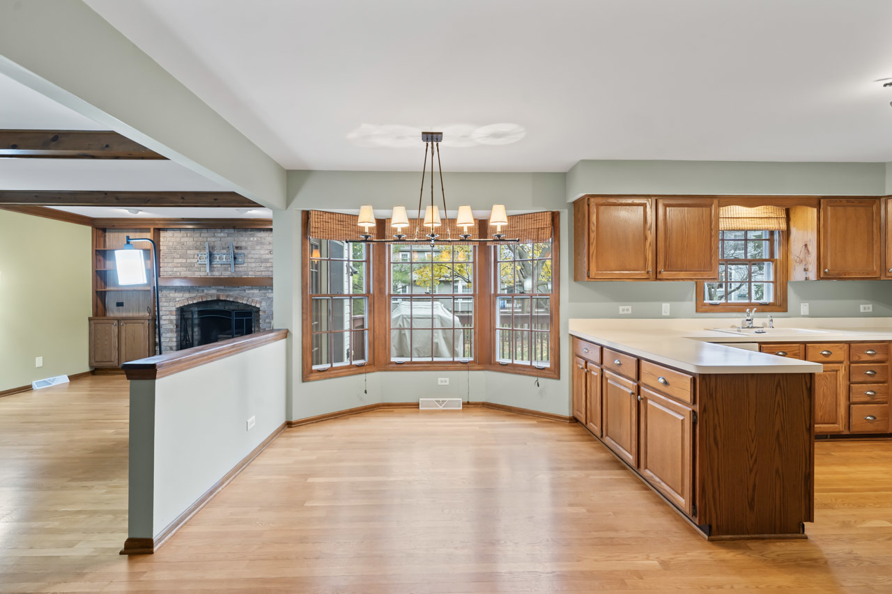 27W154 Chartwell Drive