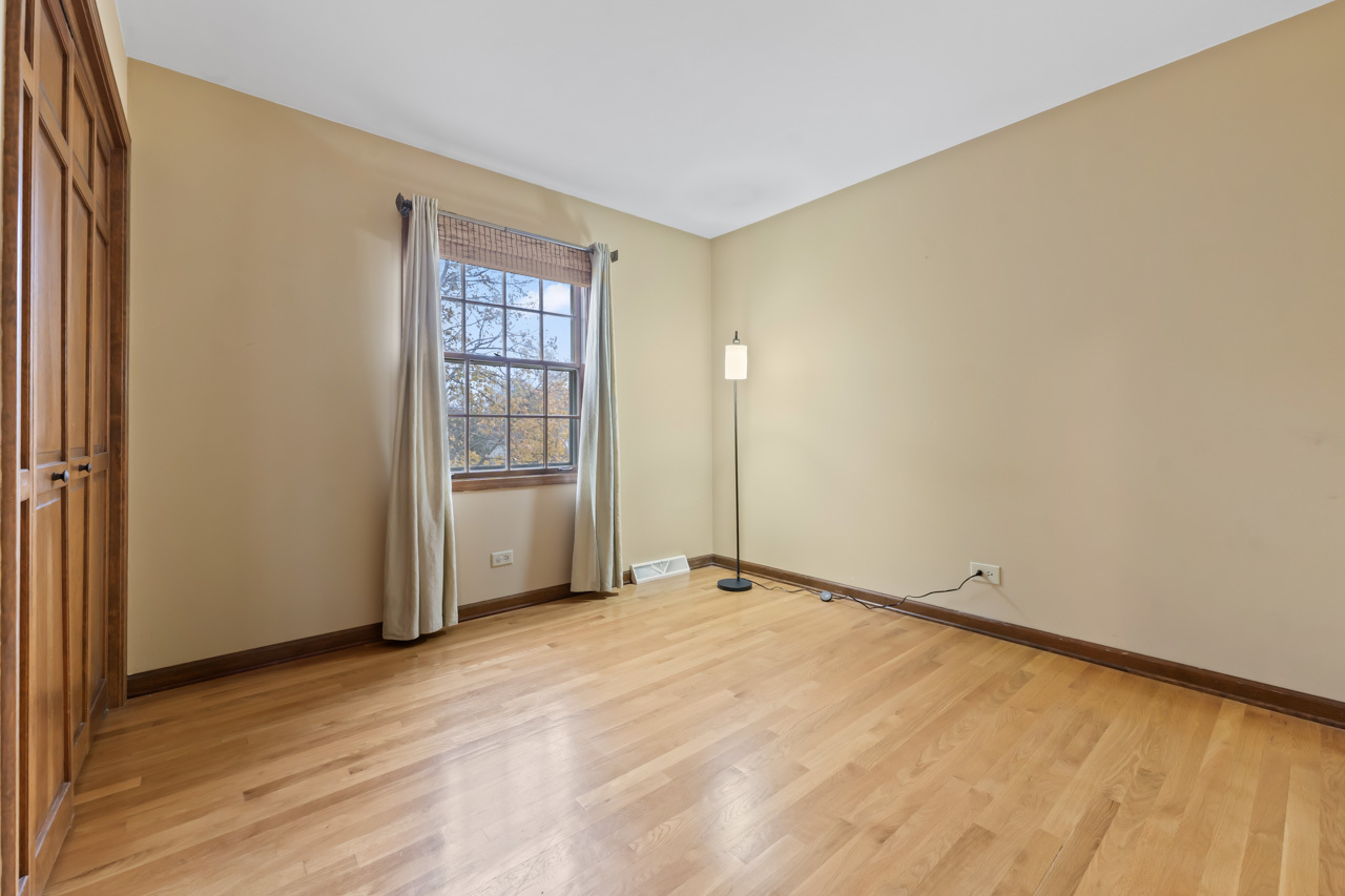 27W154 Chartwell Drive