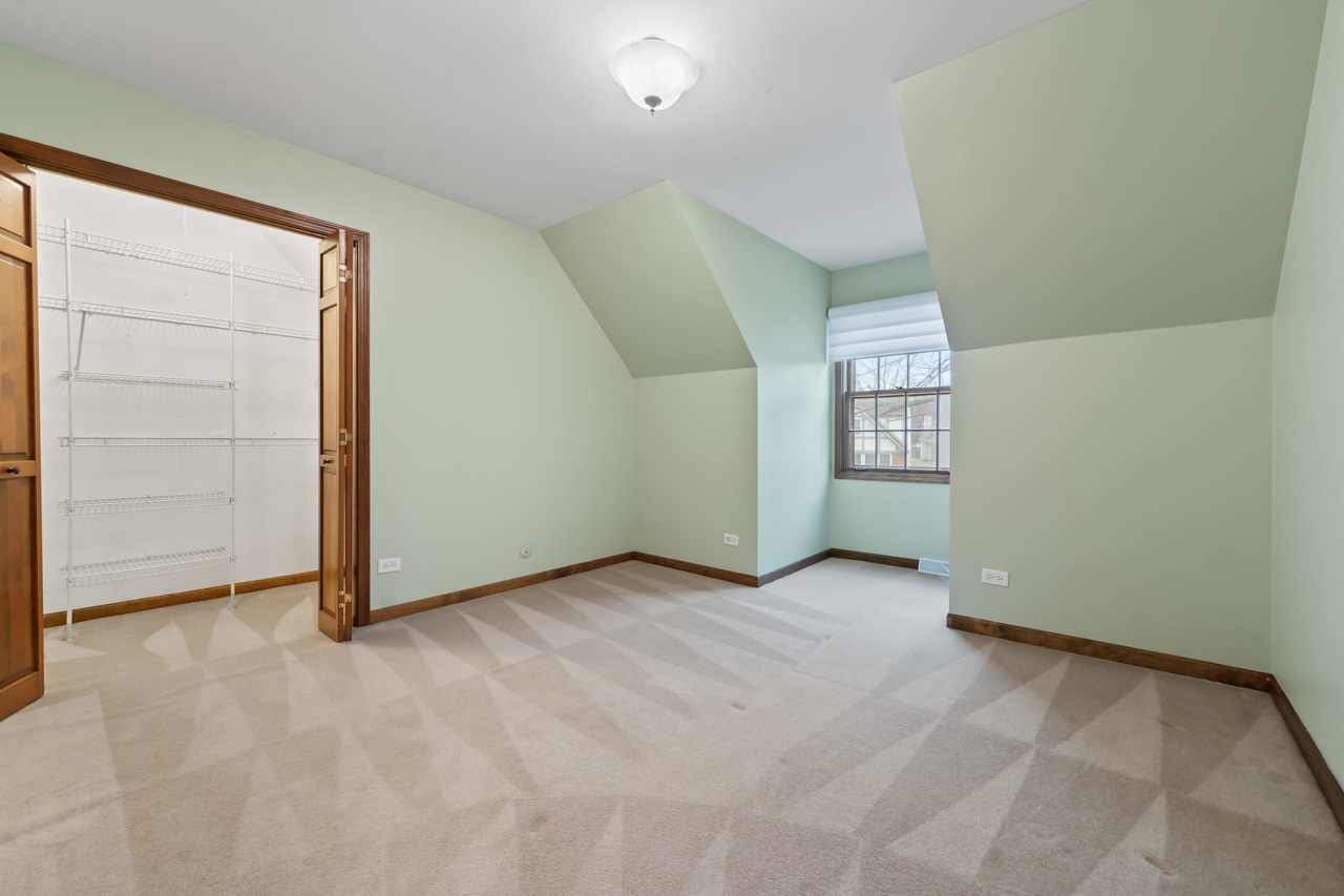 27W154 Chartwell Drive