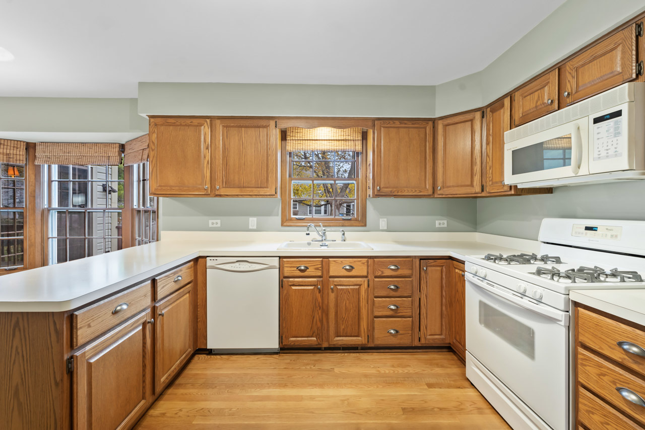 27W154 Chartwell Drive