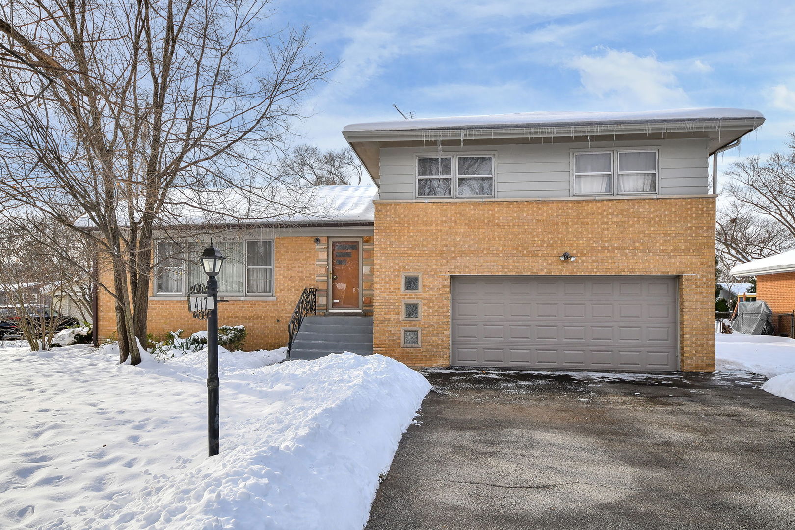 22W417 Tamarack Drive