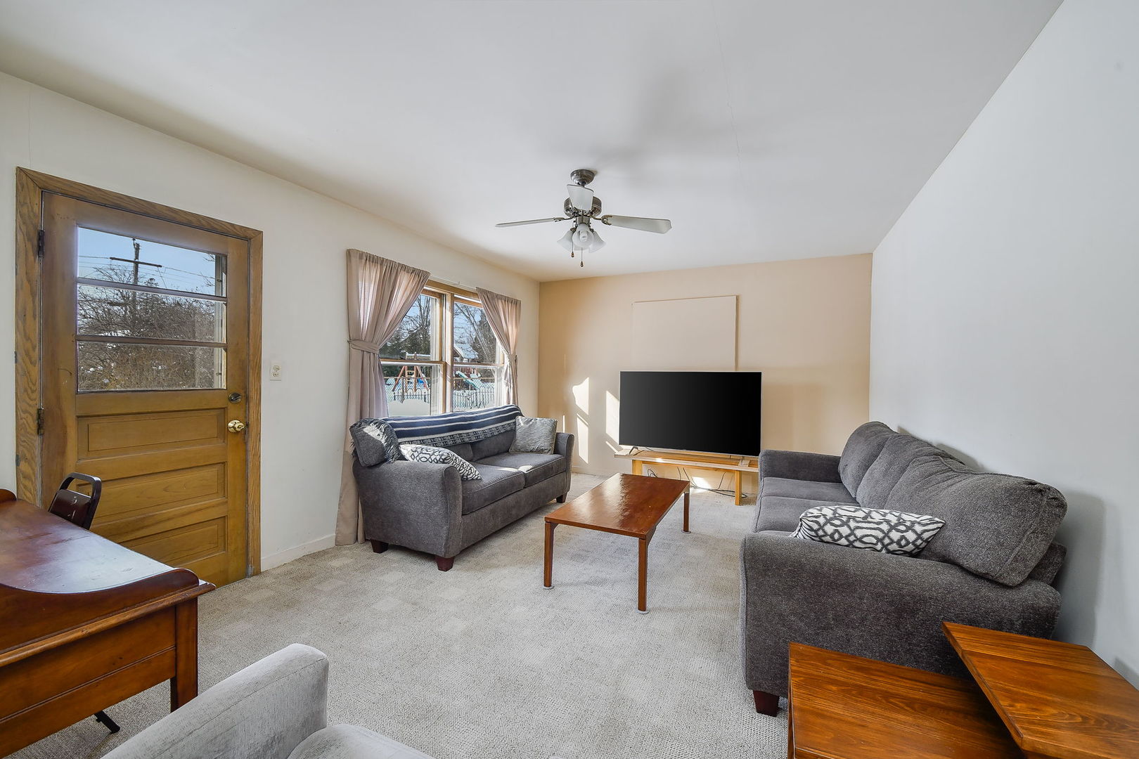 22W417 Tamarack Drive