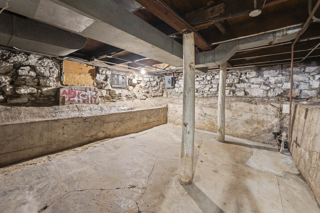 418 W Illinois Avenue