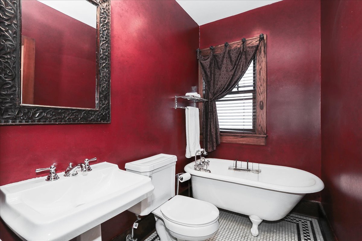 354 Hawthorne Boulevard