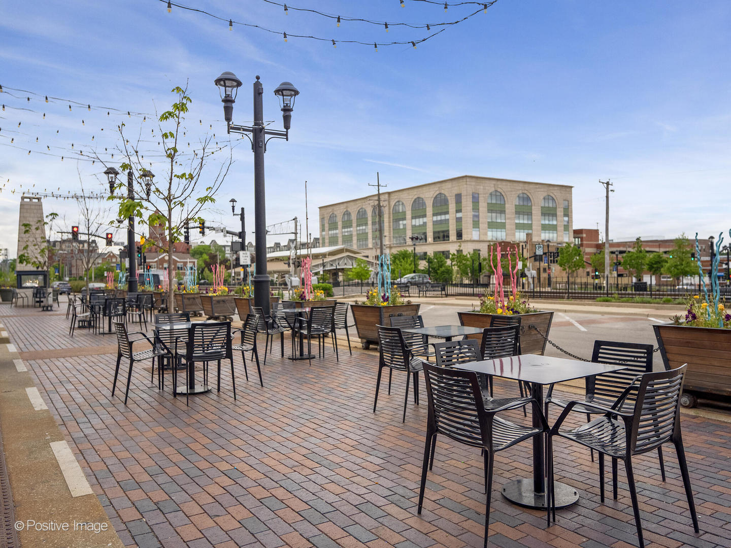 114 W Prairie Avenue