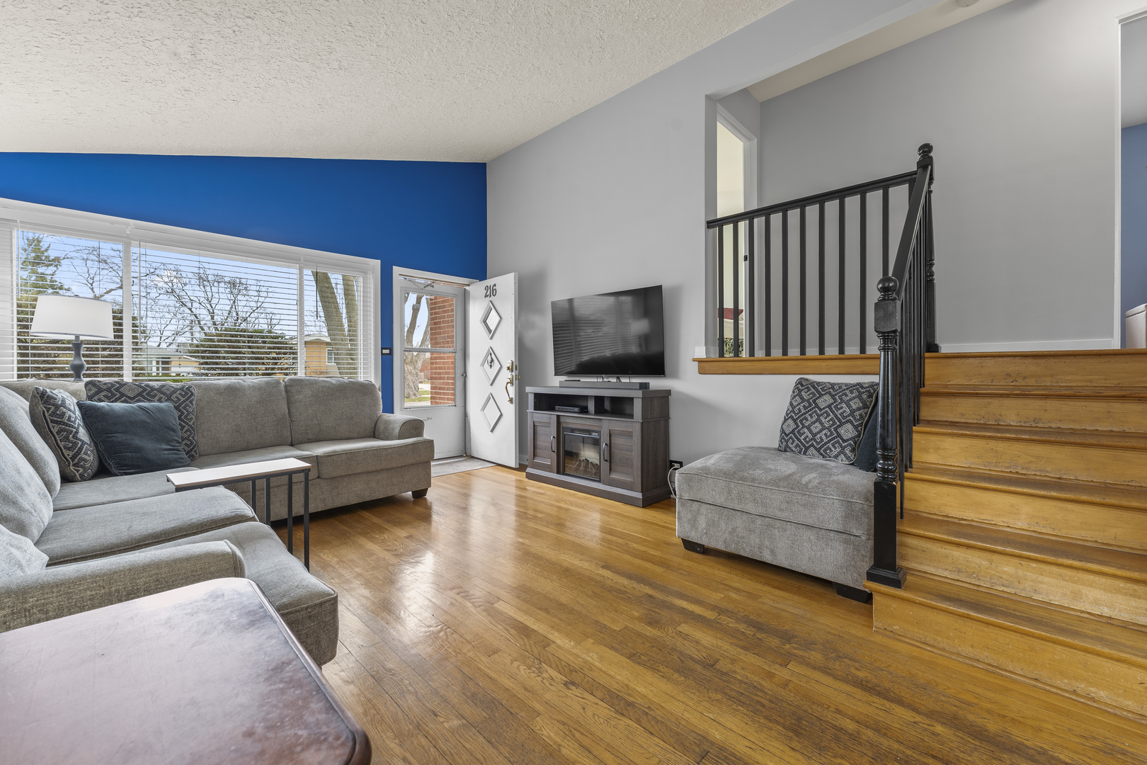 216 N Lombard Avenue