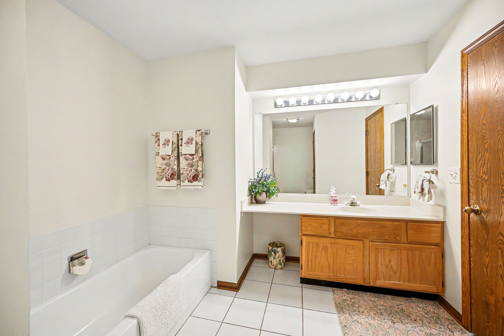 21068 W Hazelnut Lane