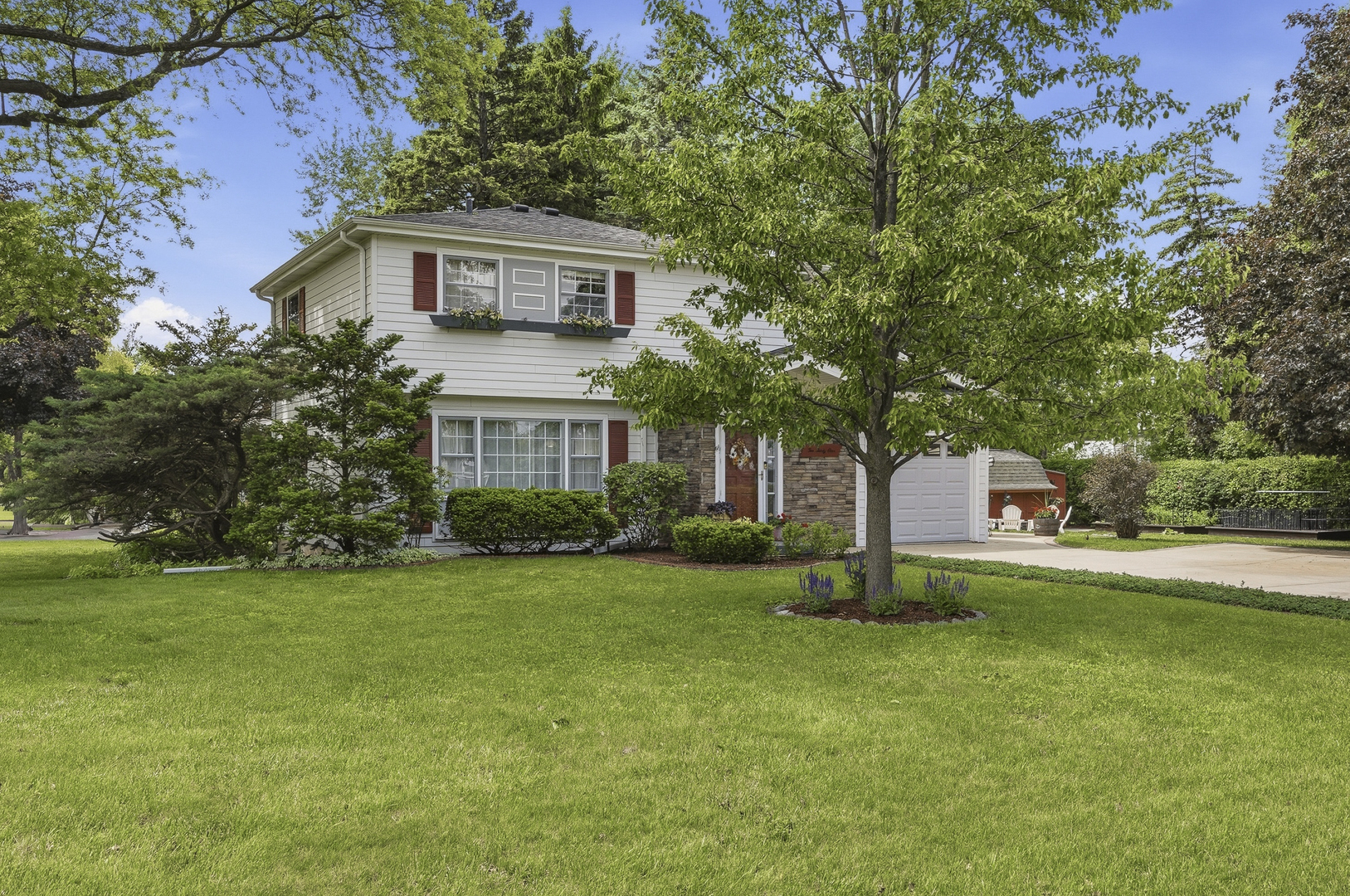 27W231 Bolles Avenue