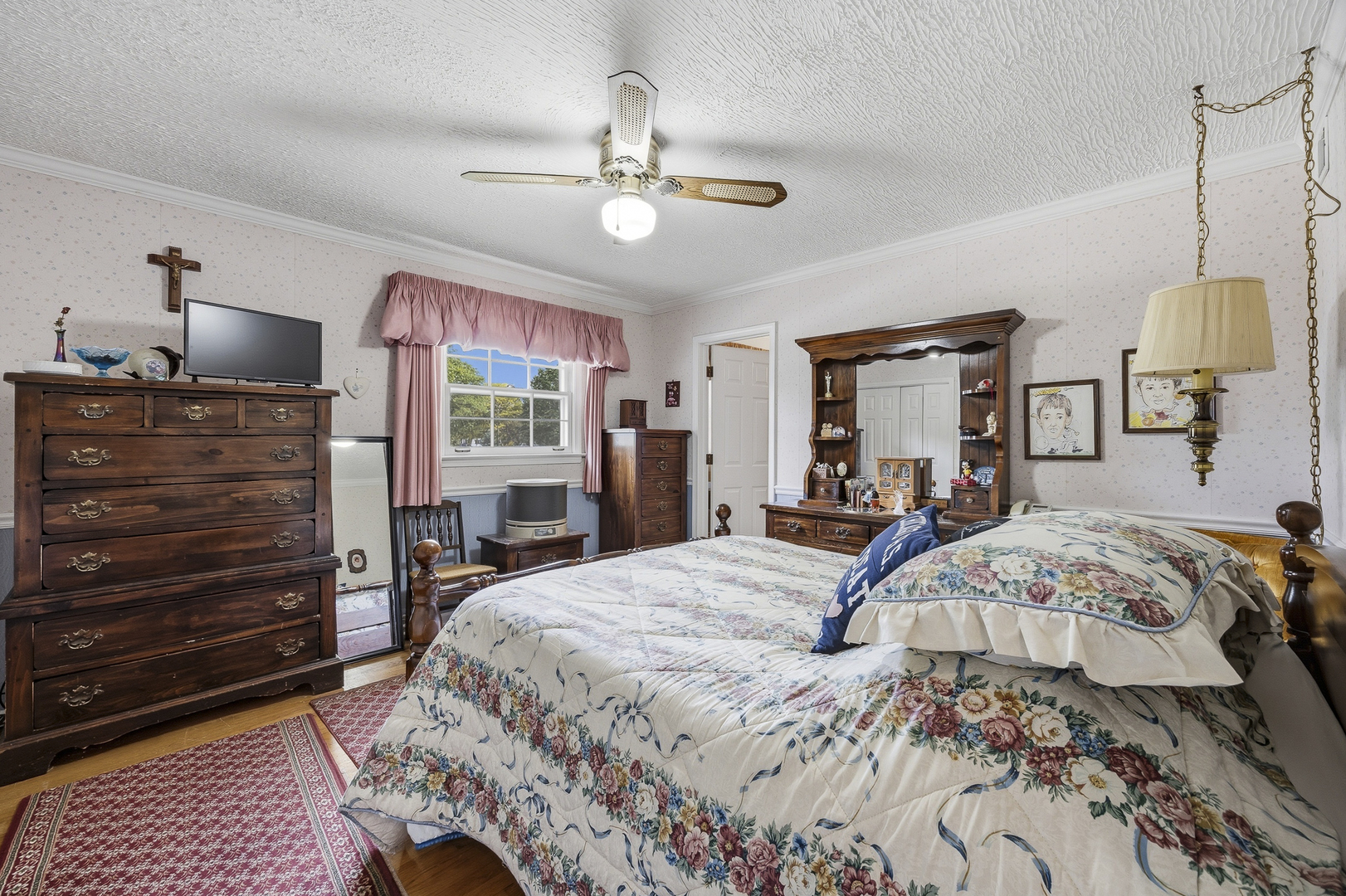 27W231 Bolles Avenue