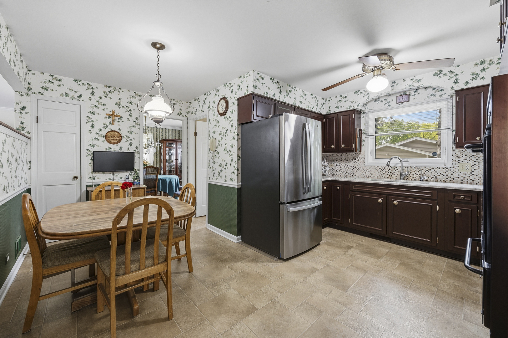 27W231 Bolles Avenue
