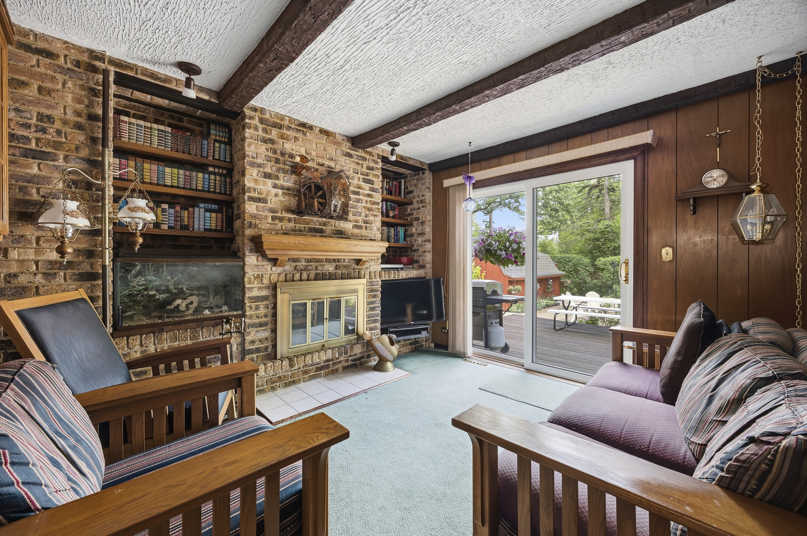 27W231 Bolles Avenue