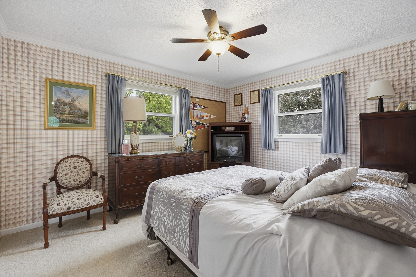 27W231 Bolles Avenue