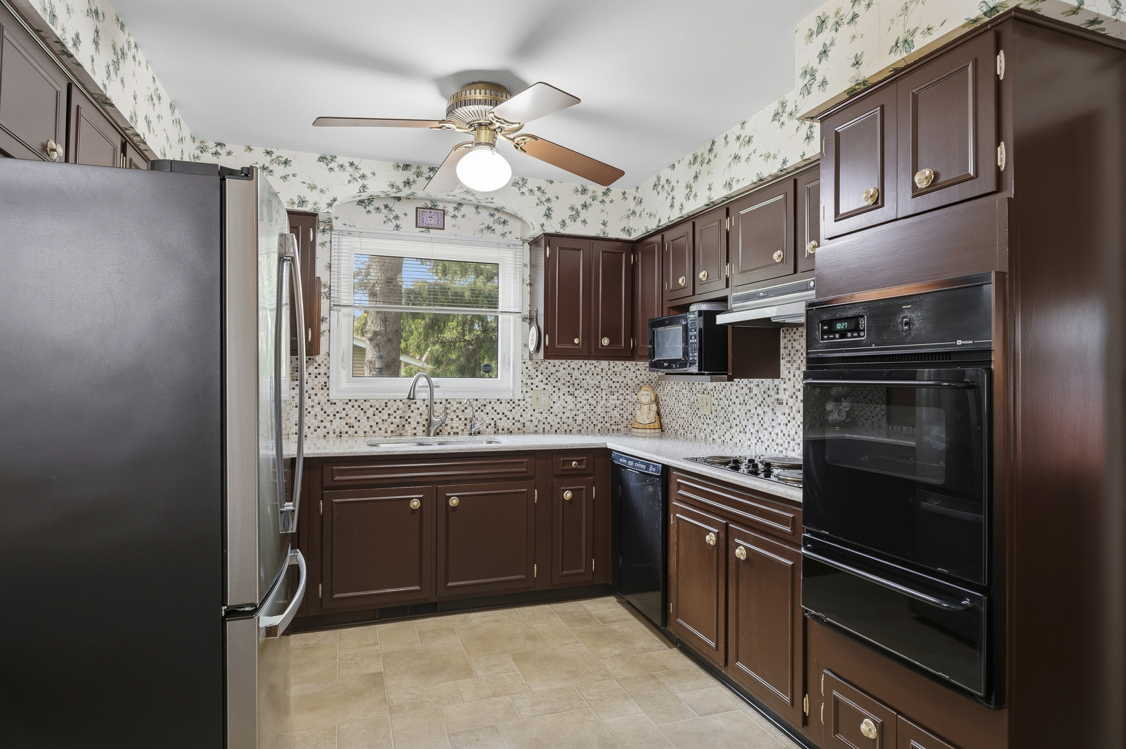 27W231 Bolles Avenue