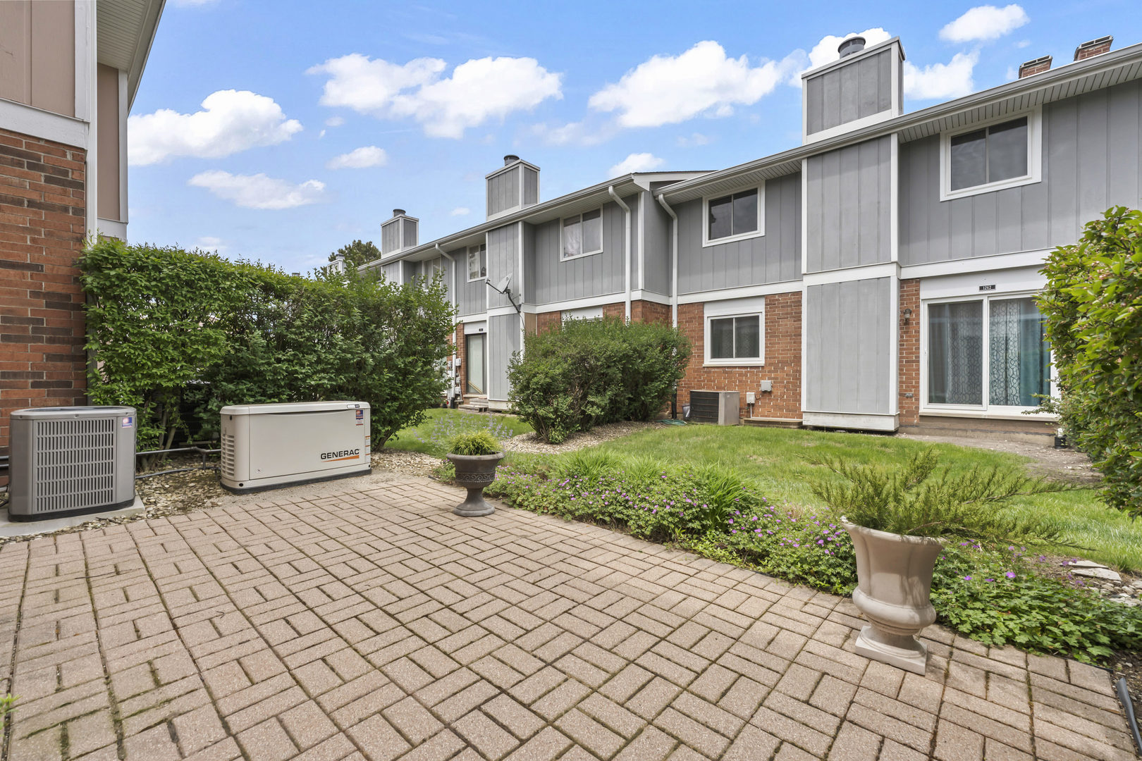 1253 Reading Court