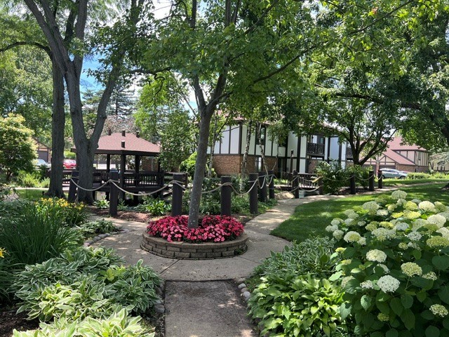 880 Johnstown Lane Unit: B
