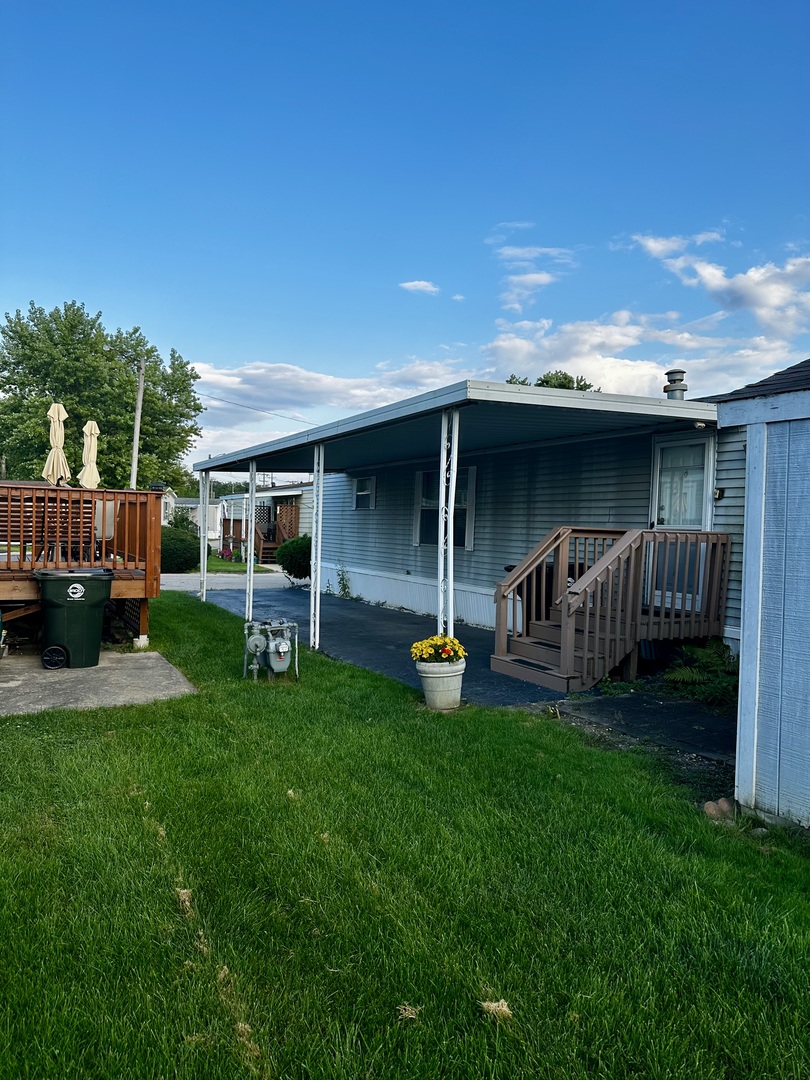 27W370 Geneva Road Unit: 124
