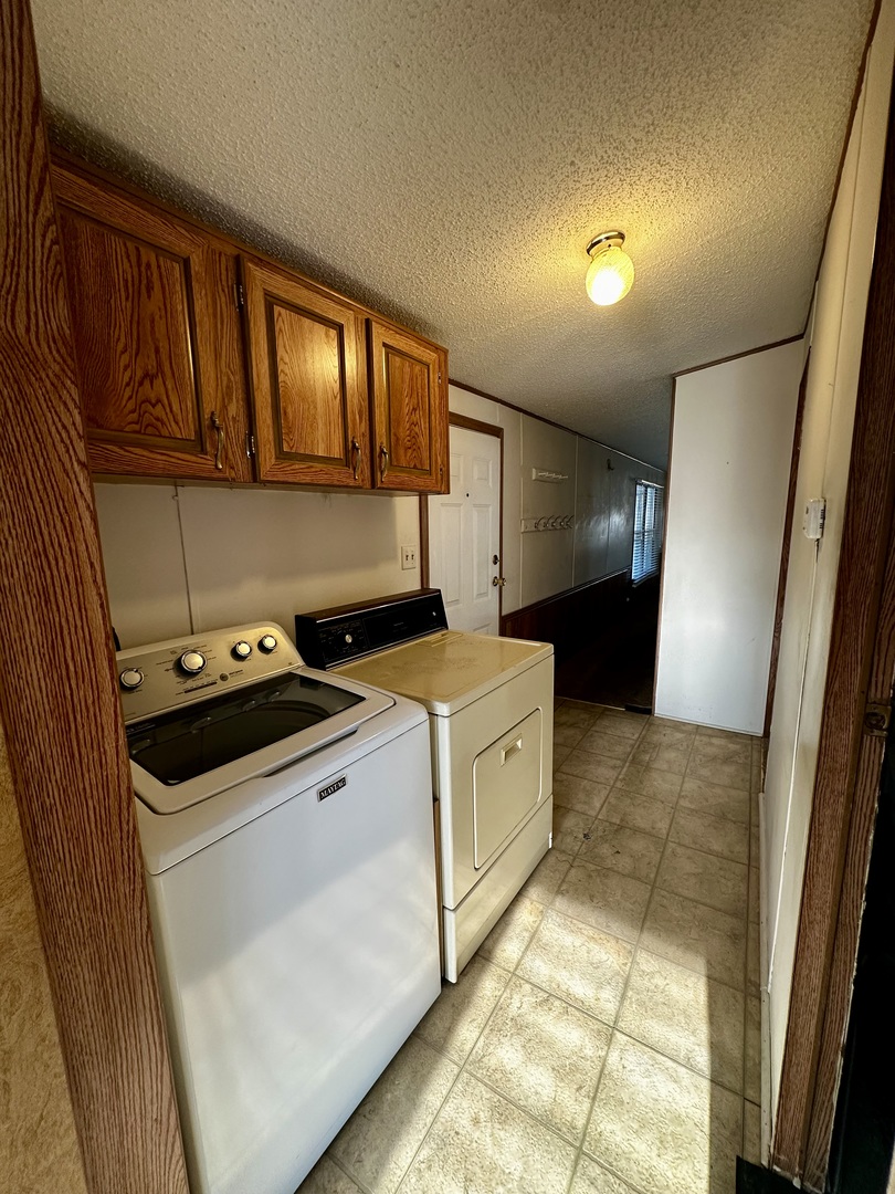 27W370 Geneva Road Unit: 124