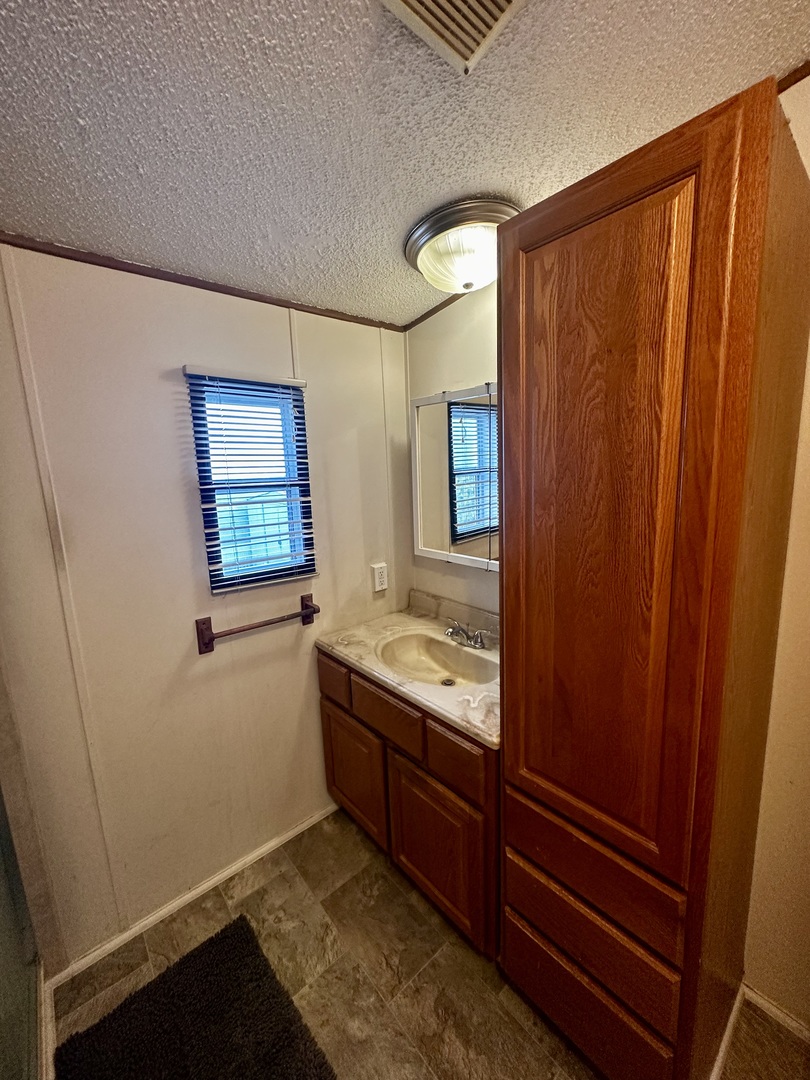 27W370 Geneva Road Unit: 124
