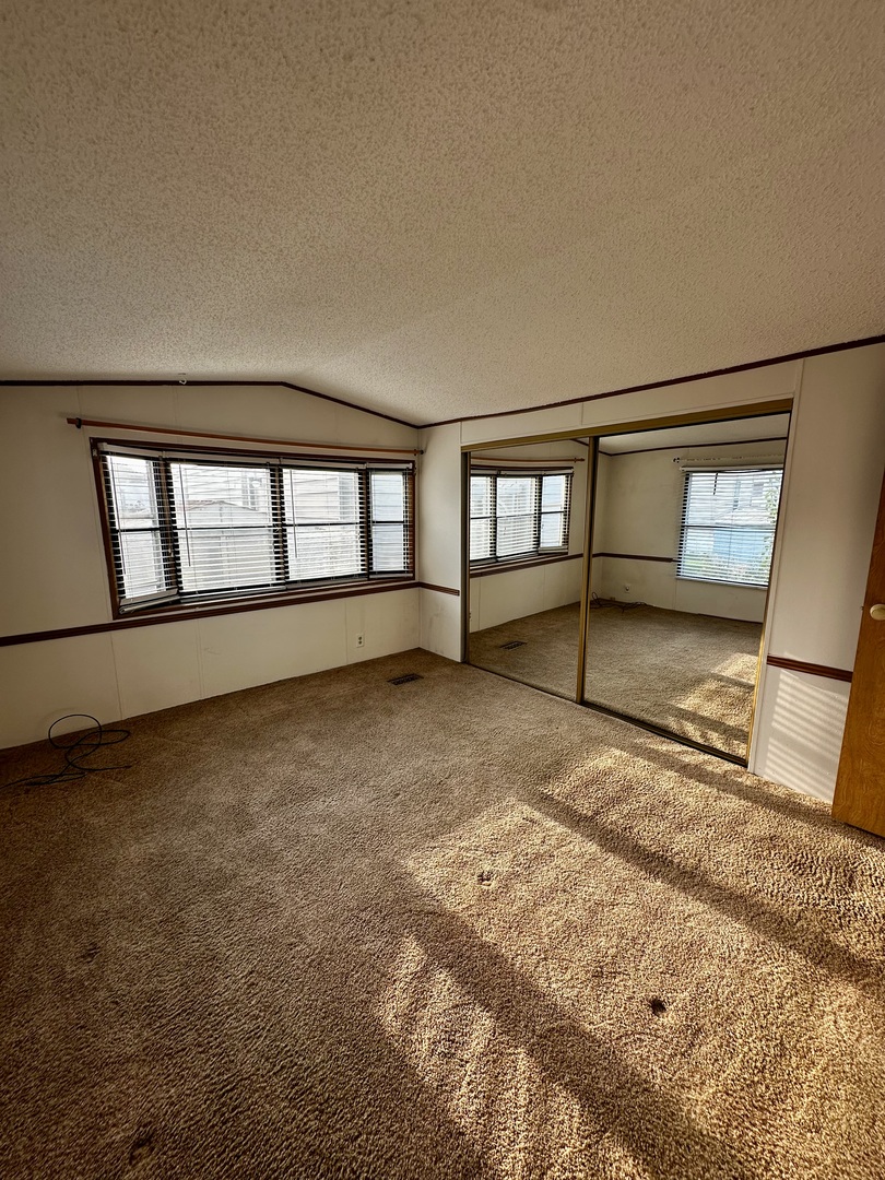 27W370 Geneva Road Unit: 124