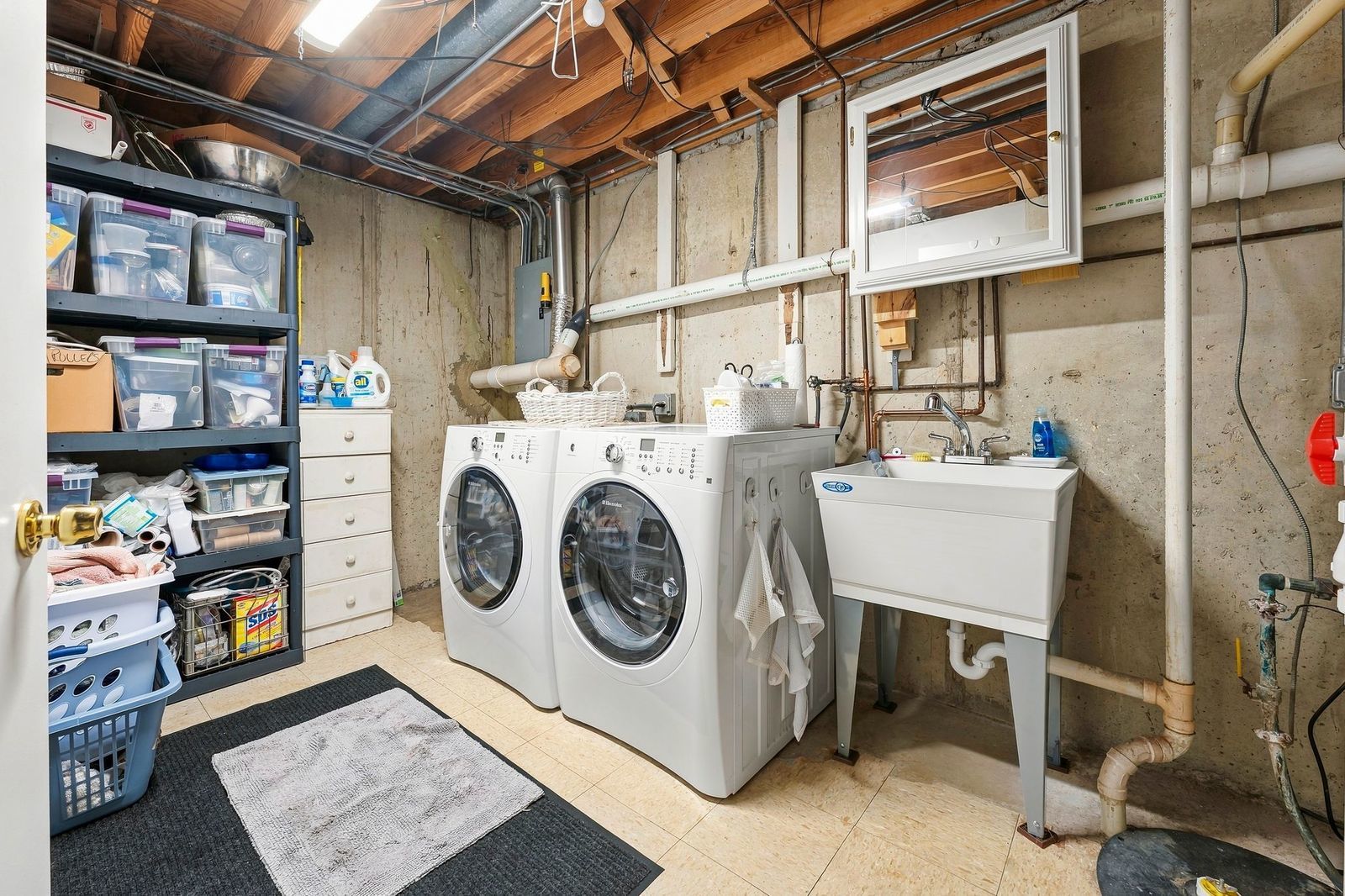 1232 Reading Court