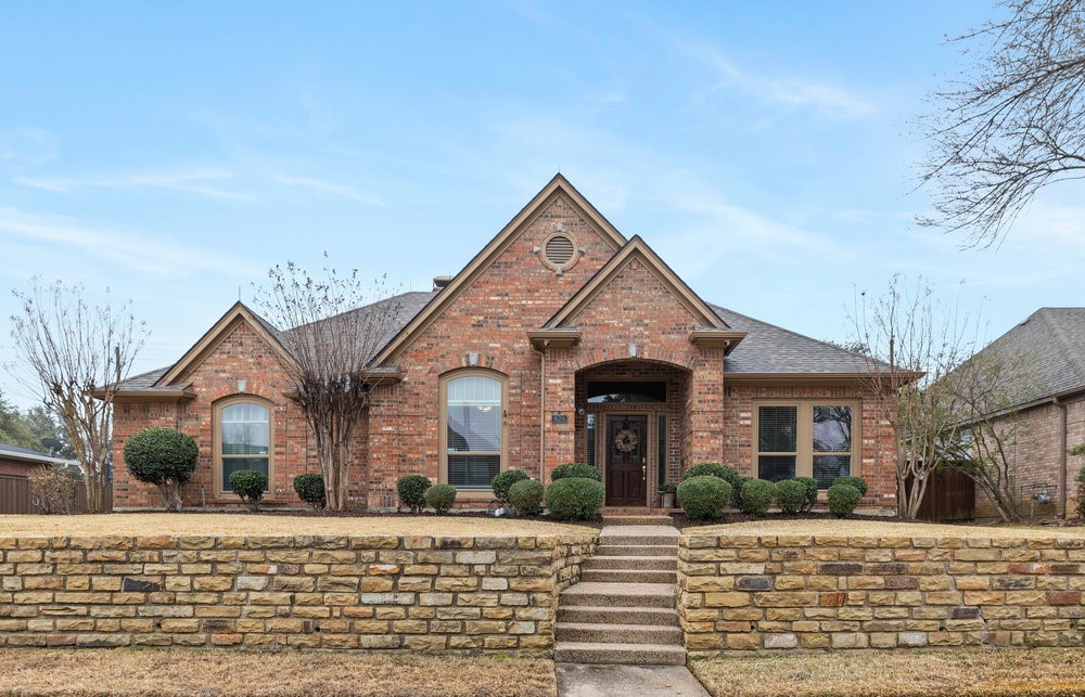 825 Shorewood Drive